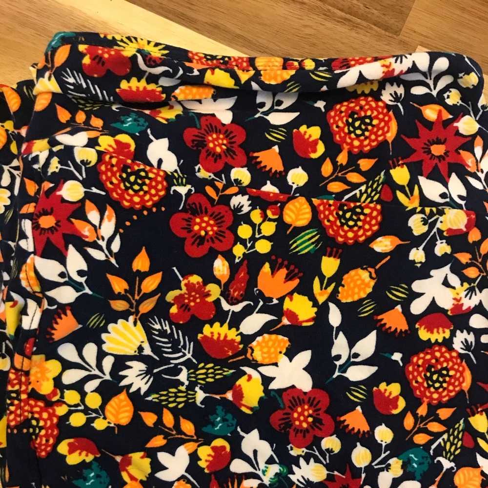LuLaRoe Tall & Curvy 2 Leggings